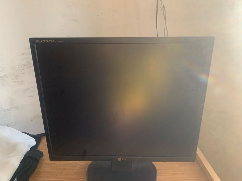 Монитор LG Flatron 19 дюймів