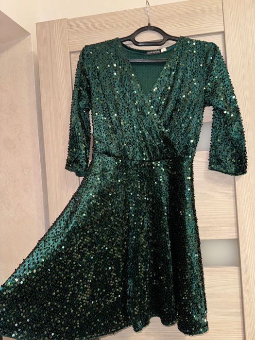 Плаття темно зелене в паєтки