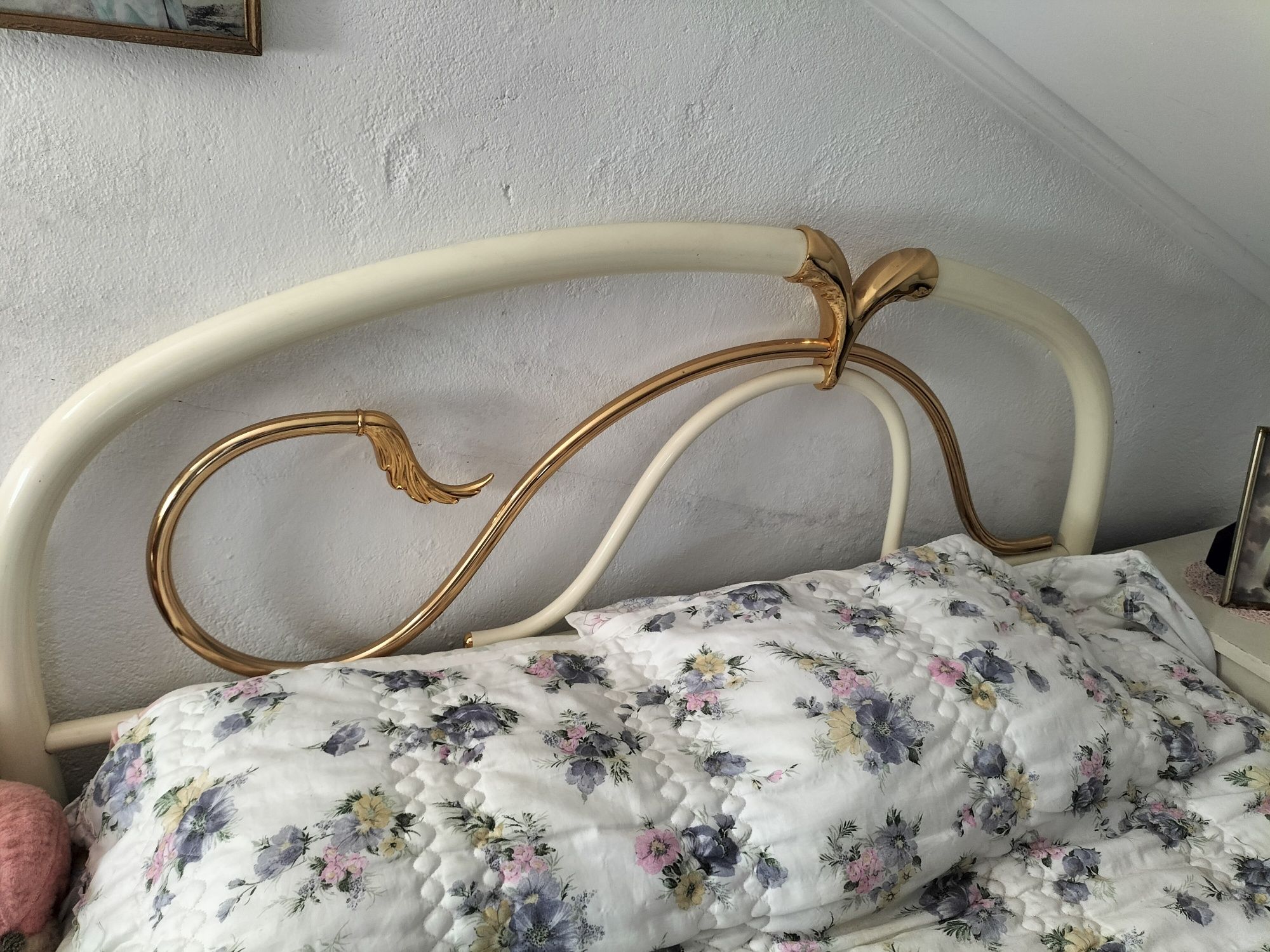 Cama de casal em ferro