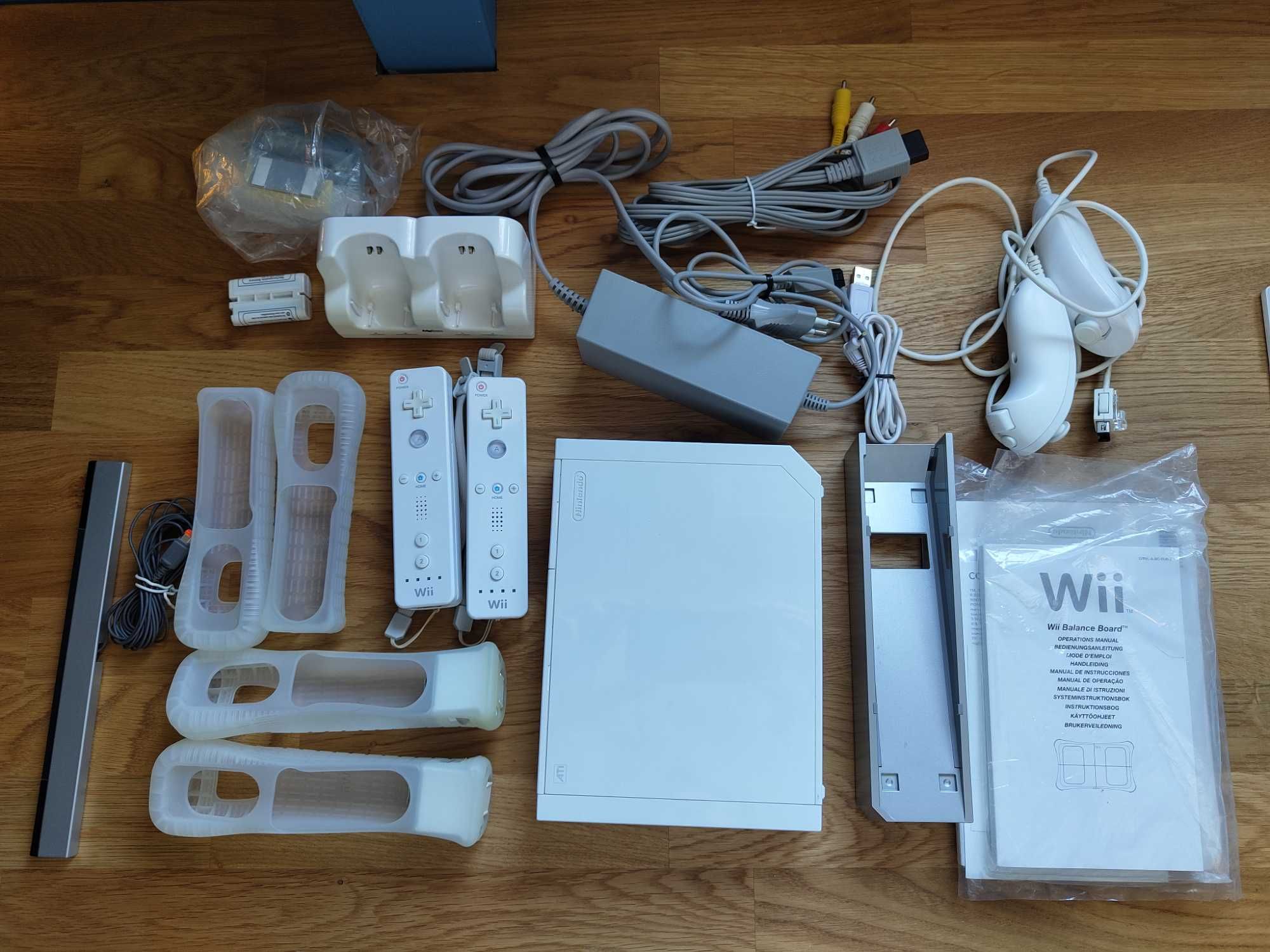 Nintendo Wii + Wii Fit Board + Jogos