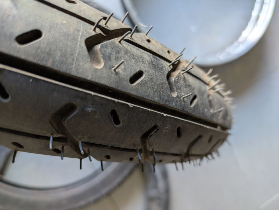 Pneus mota Kenda 2.50 - 16 novos