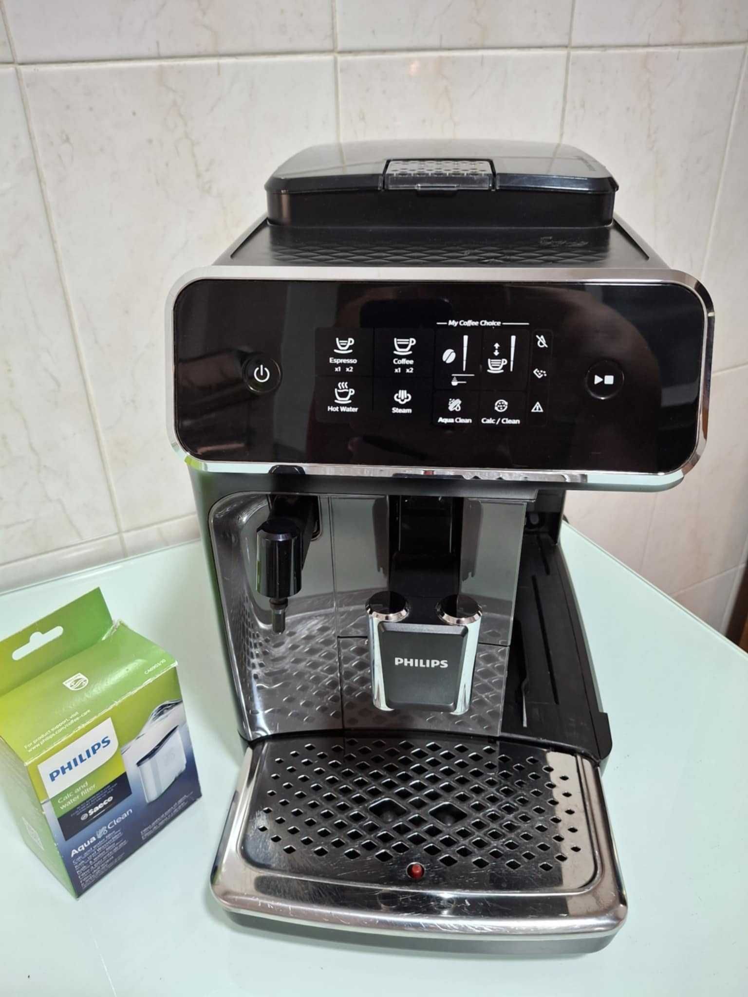 Máquina de Café Automática PHILIPS Serie 2200 EP2224/10