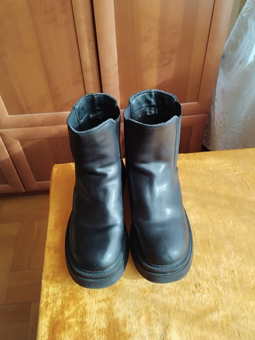 Продам жіночі чобітки