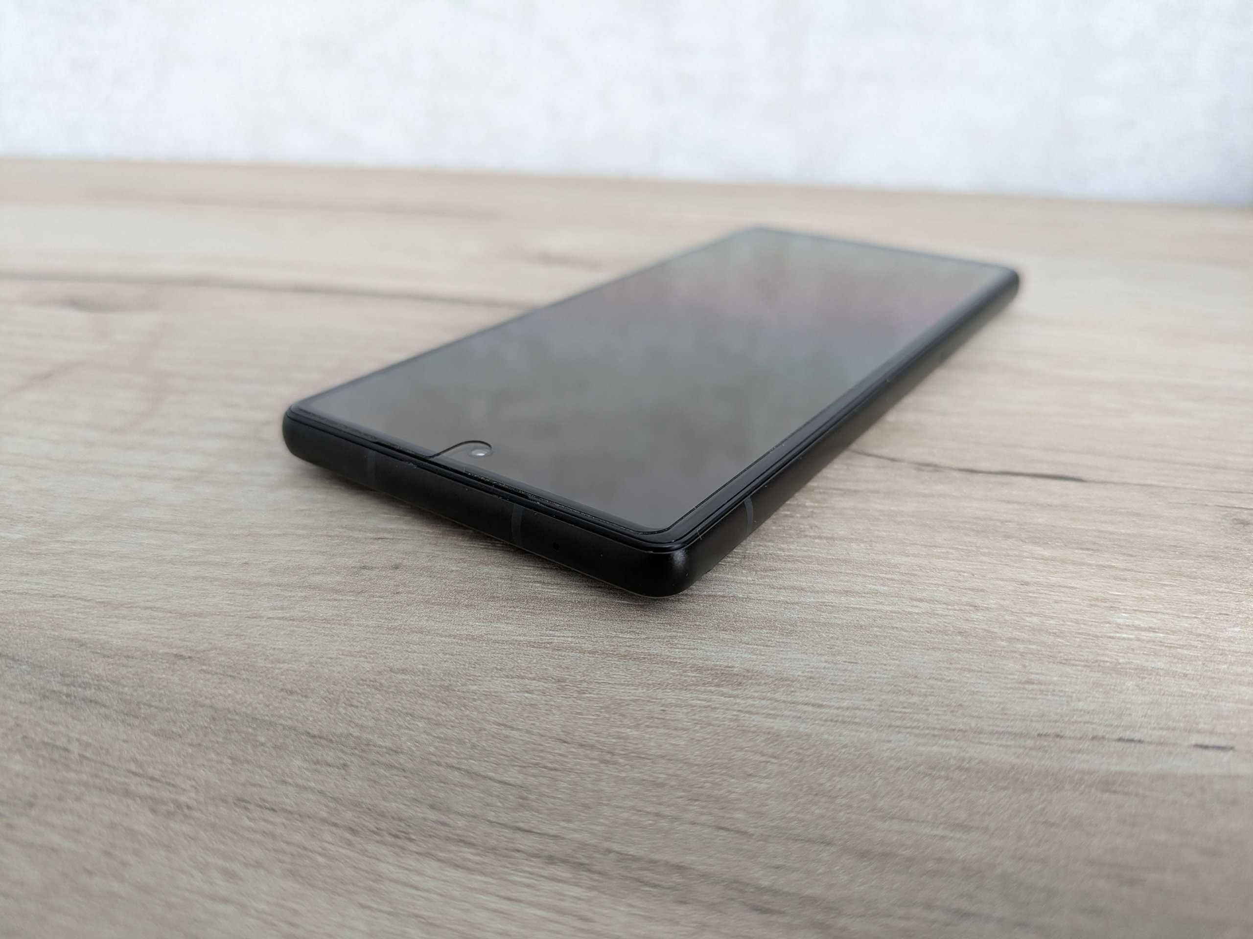 Смартфон Google Pixel 6a 6/128 черный + Чехол Caseology Parallax синий