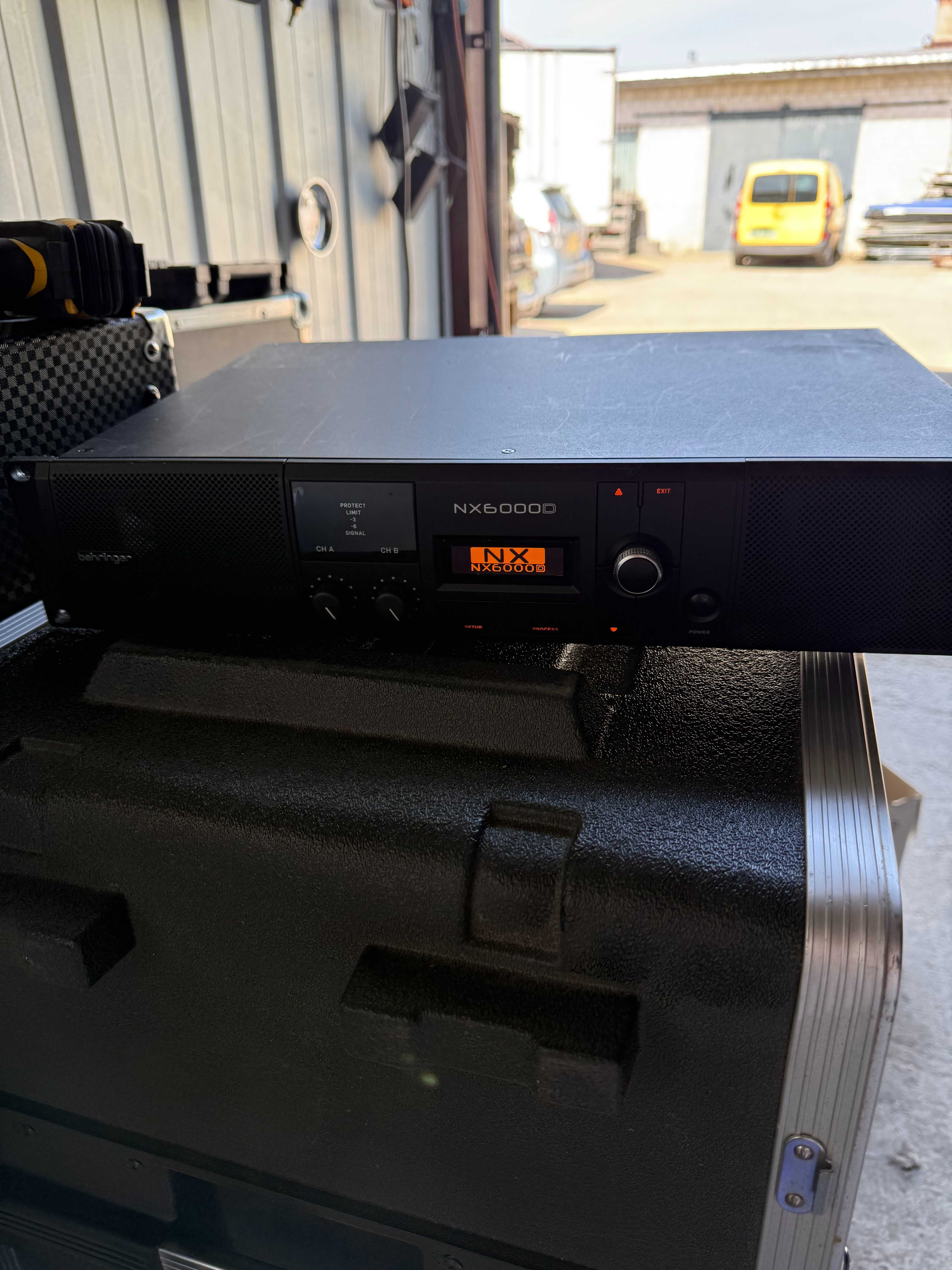Wzmacniacz Behringer NX6000D