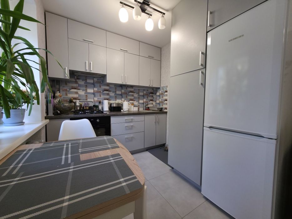 Продам 2-кімнатну квартиру з чудовим новим ремонтом