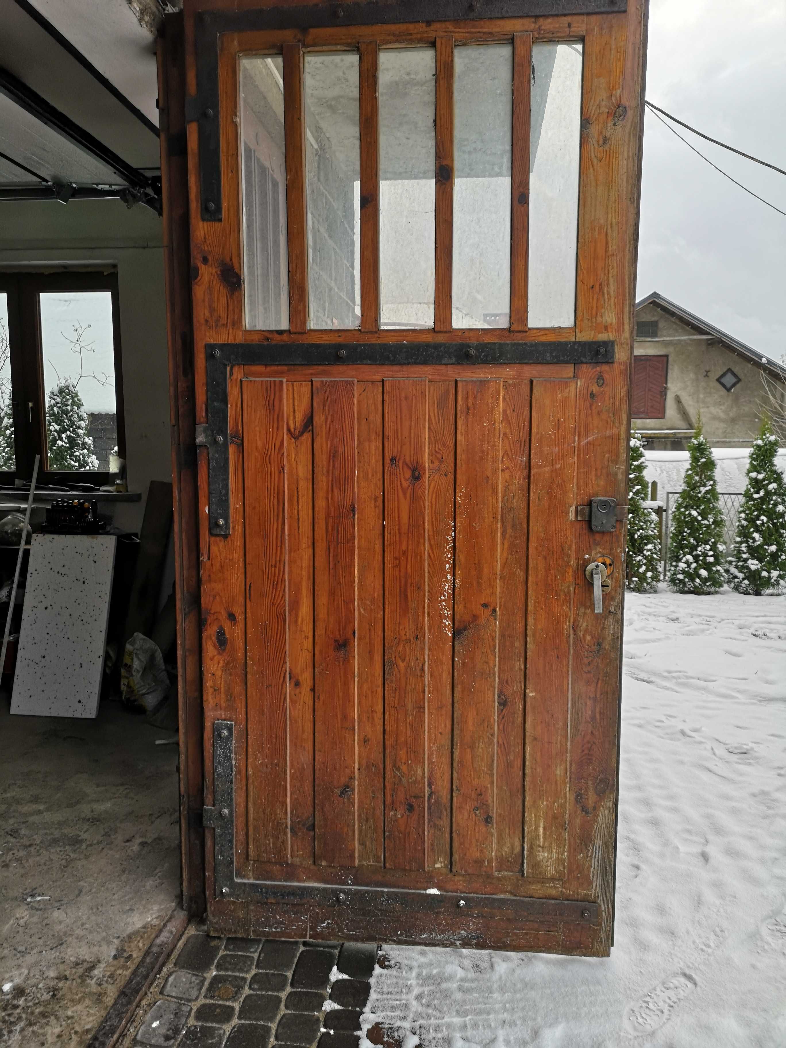 Drzwi garażowe drewniane