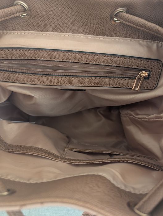 Mochila Feminina Guess