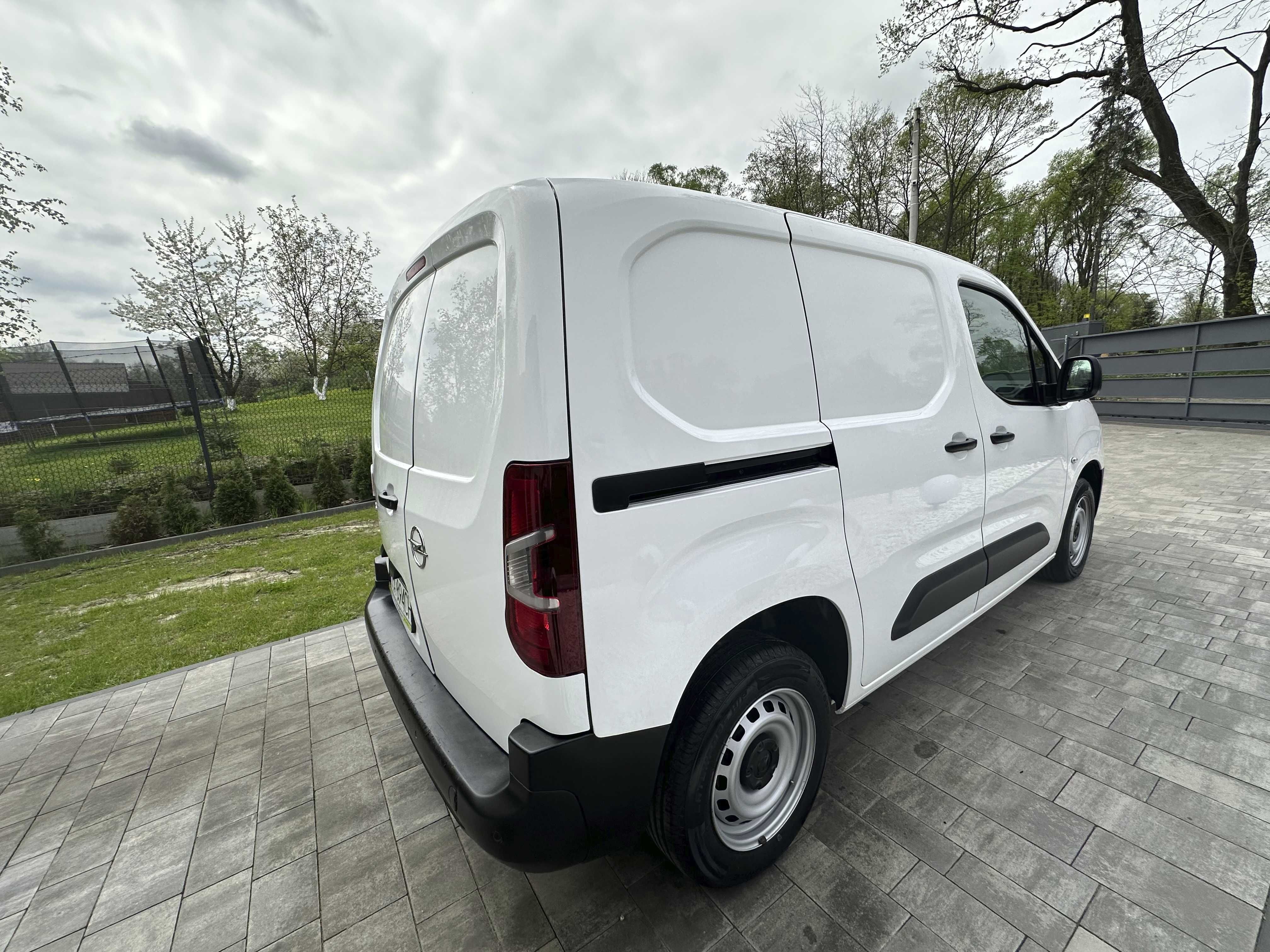 OPEL COMBO 2019 3 OSOBOWY Mały Przebieg Faktura Vat 23 % CENA BRUTTO !