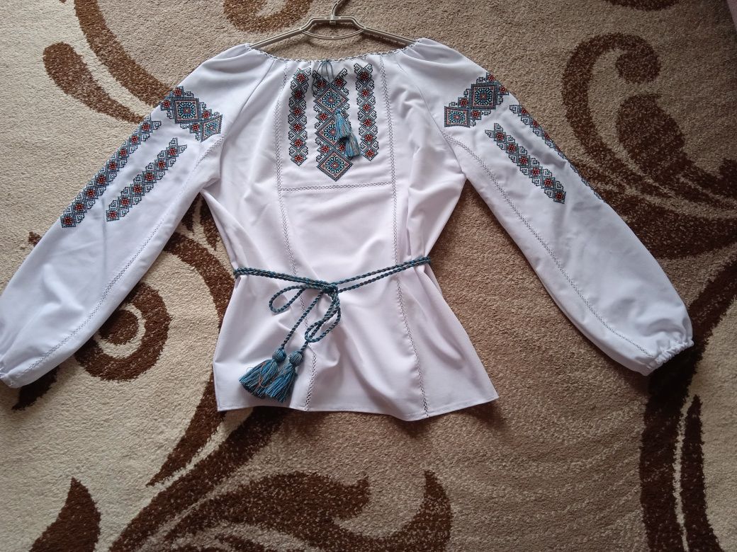 Вишитий комплект