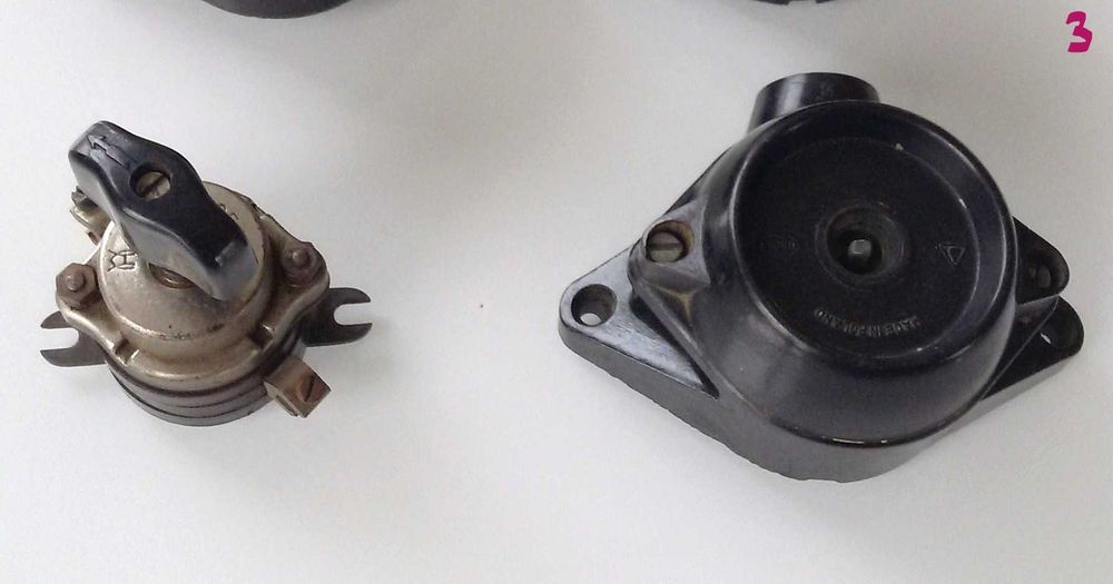 Stary bakelitowy osprzęt elektryczny -do wnętrza industrialnego, loftu