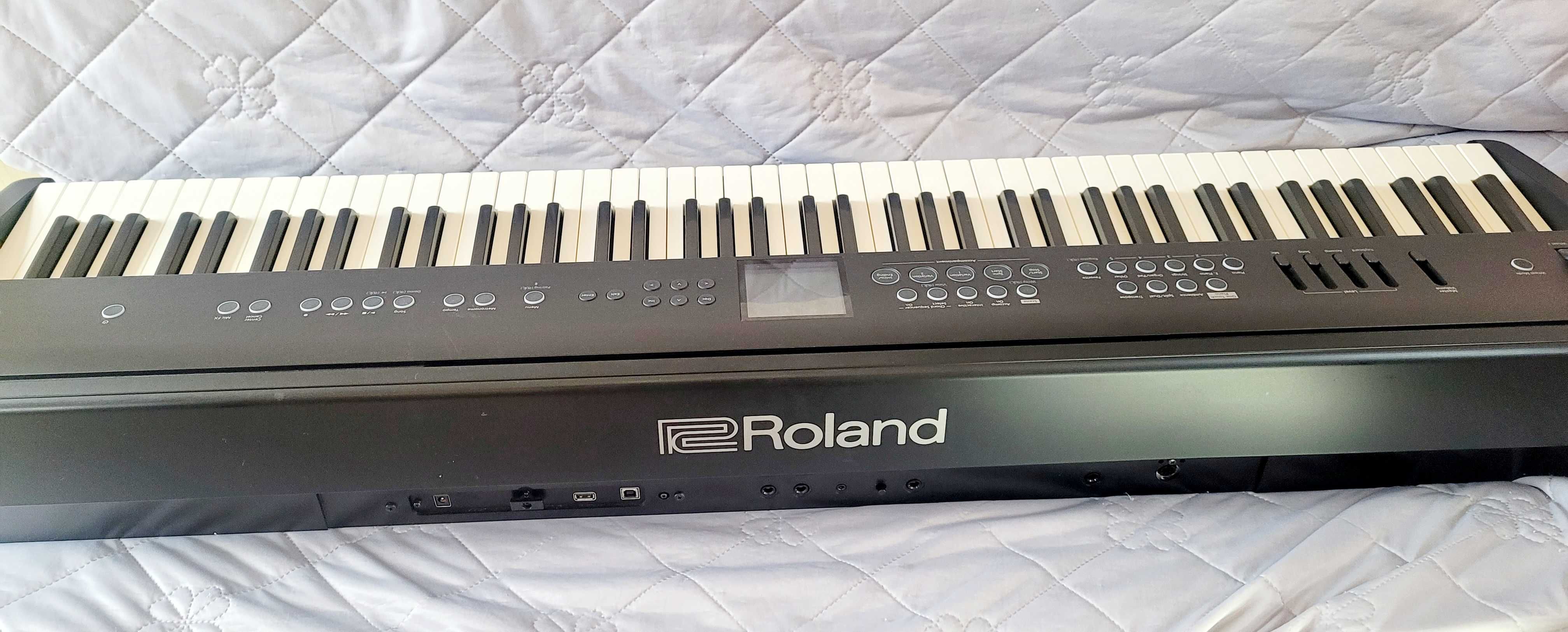 Roland FP-E50 Arranger Piano