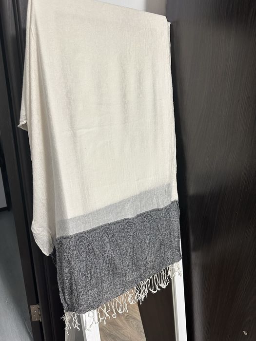 Молочный палантин