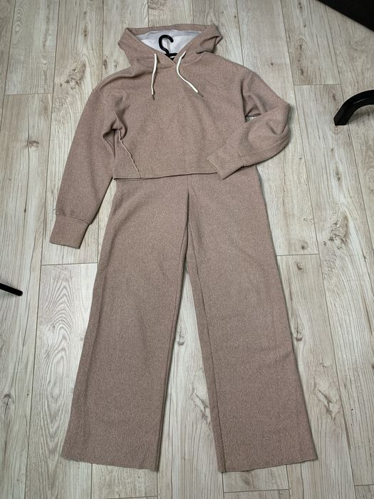 Костюми прогулянкові жіночі