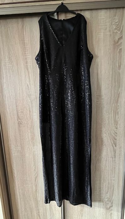 Sukienka sylwestrowa cekinowa maxi