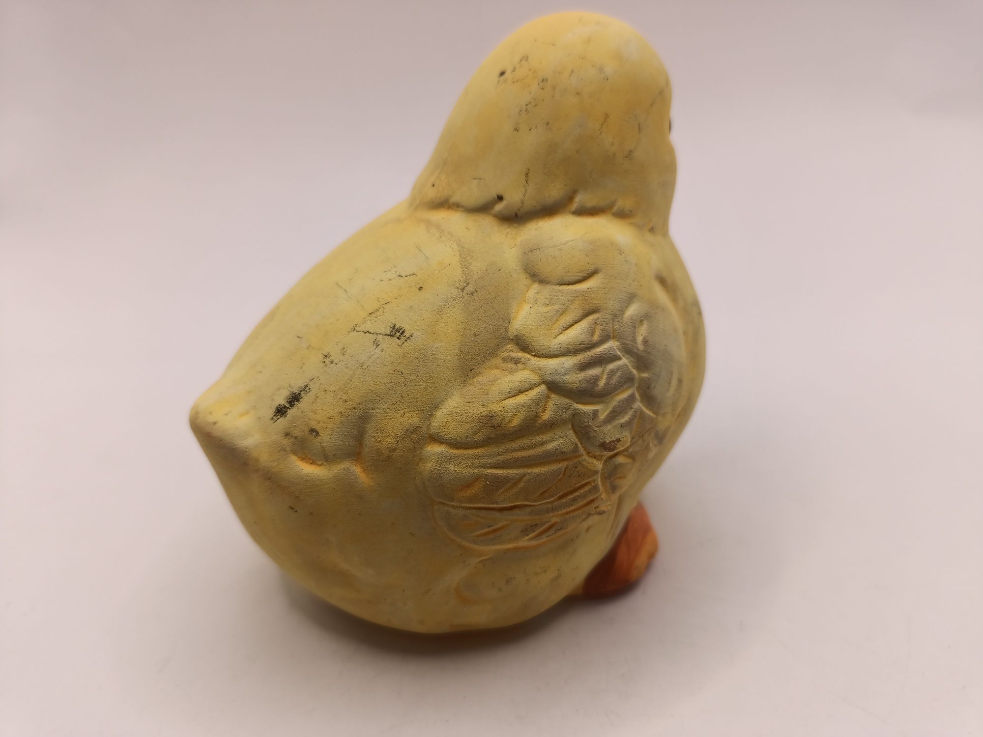 Mały żółty kurczak ceramika figurka