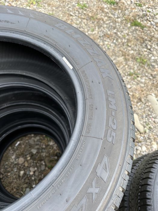 235/60/17 Bridgestone Blizzak Lm-25 4x4