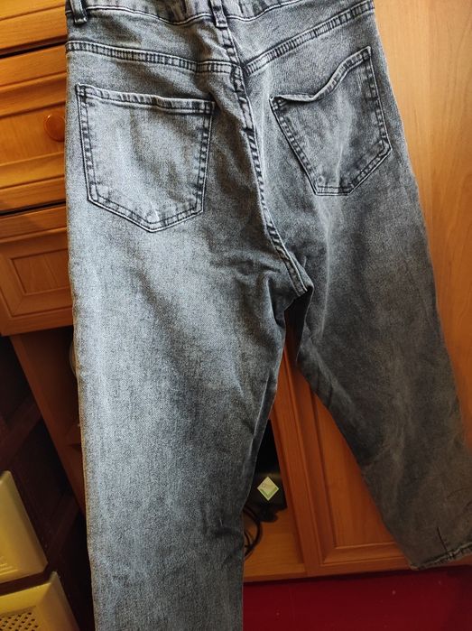 Жіночі джинси моми