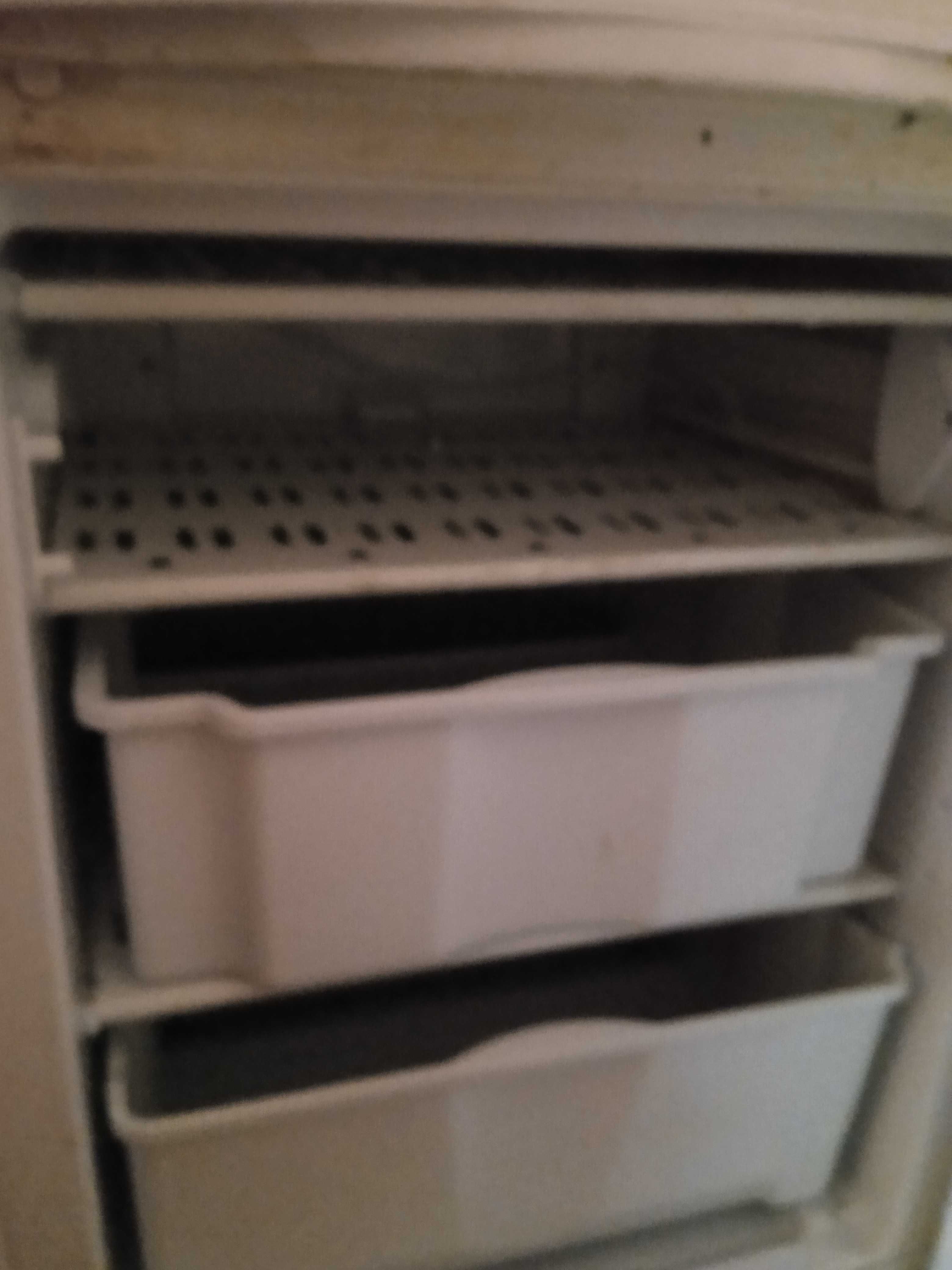 Продам холодильник Indesit