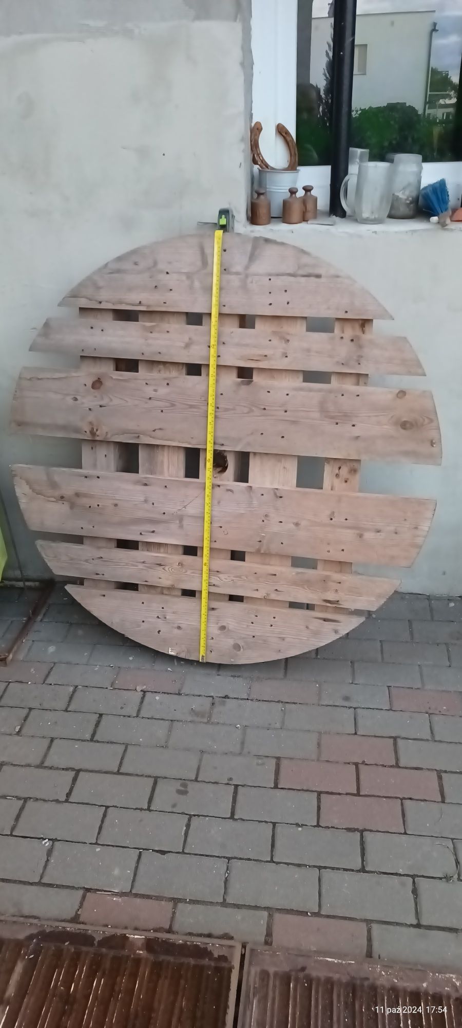 Paleta okrągła na stół.