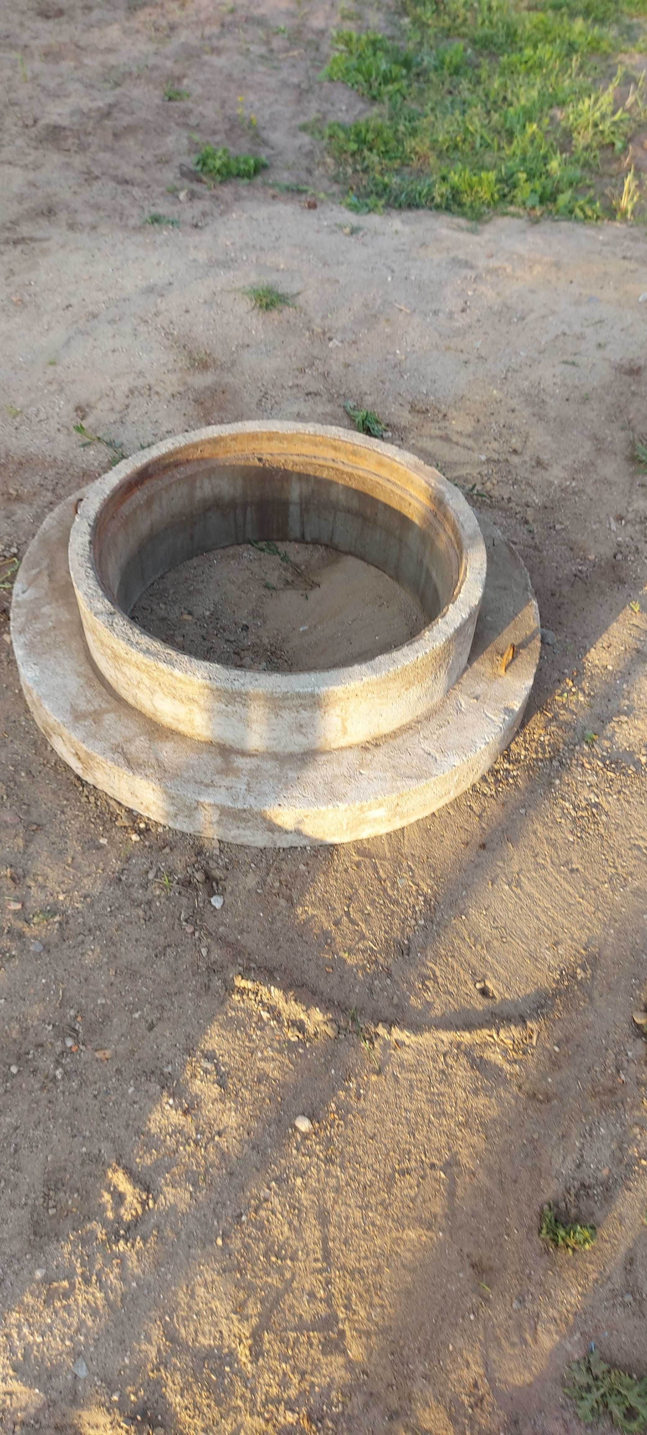 Pokrywa studni 800/600 redukcja betonowa żeliwna
