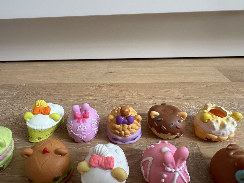 num noms figurki