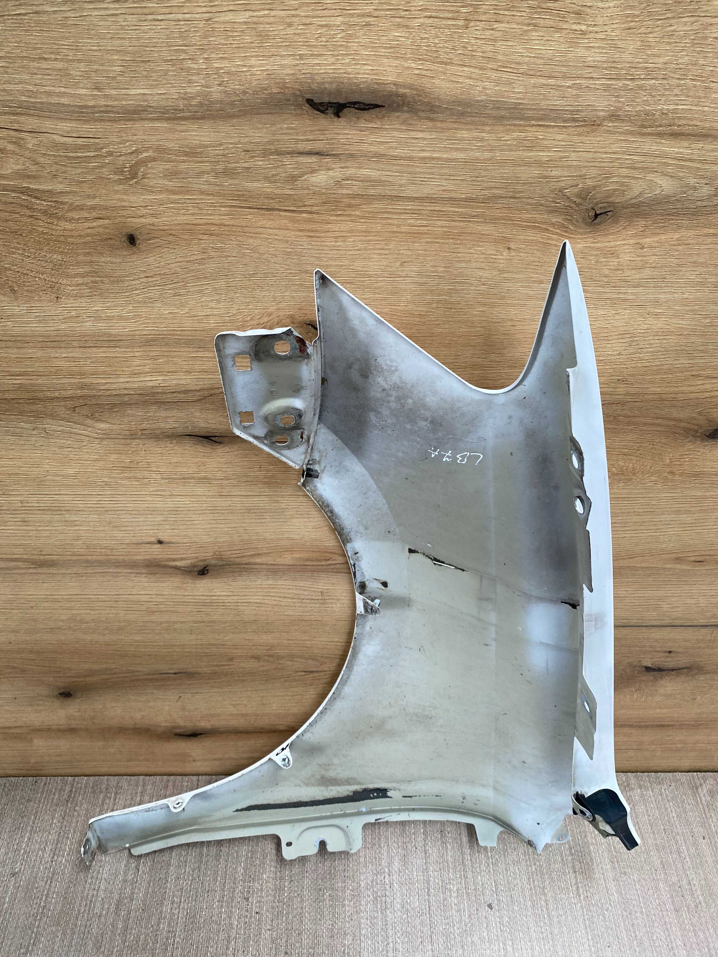 Błotnik przedni prawy volkswagen polo 6r kolor lb7a