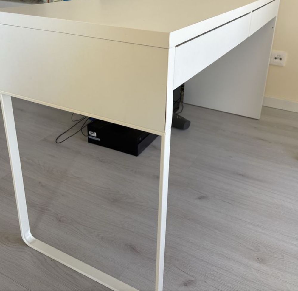 Secretária branca ikea