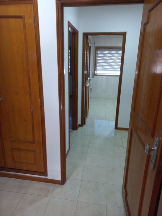 Arrendo andar moradia novo com cozinha mobiliada e equipada