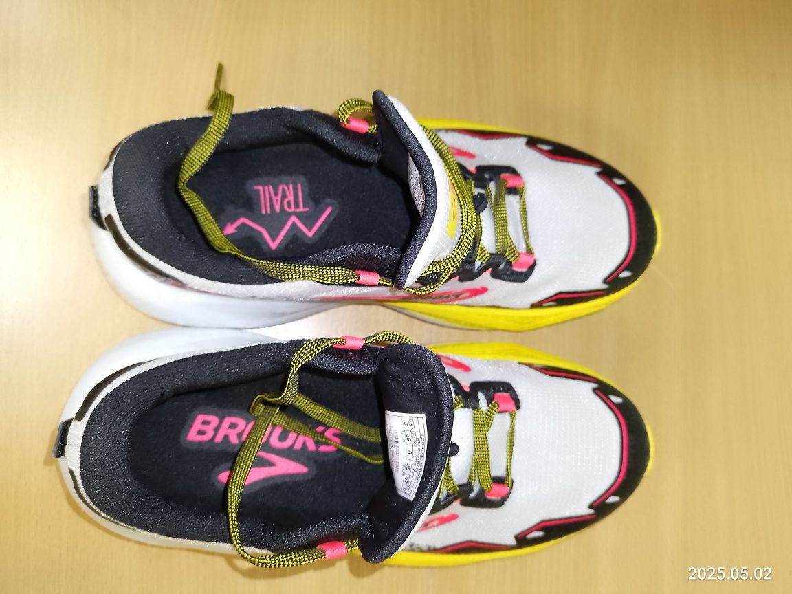 Кросівки жіночі Brooks Caldera 7 Trail Running Shoes White 120404-1B09