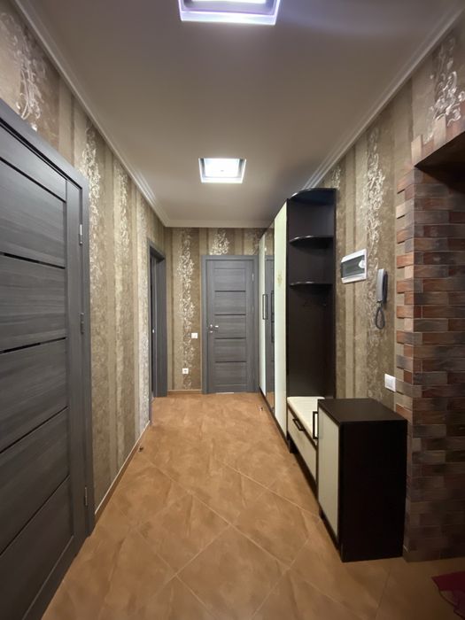 Оренда 2 кімнатної квартири по вулиці Коновальця ( поруч White Center)