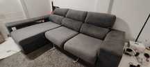 Sofá chaise long com arrumação e banquinhos