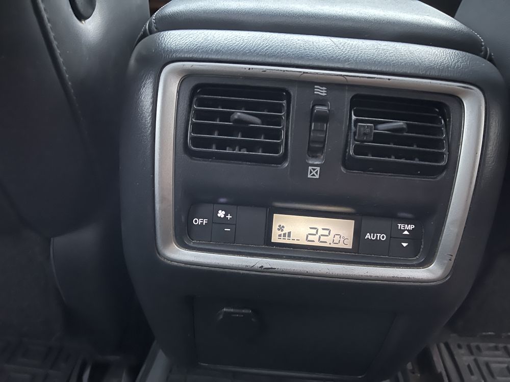INFINITI JX35 з 2013 р .Розкішний семимісний кроссовер.