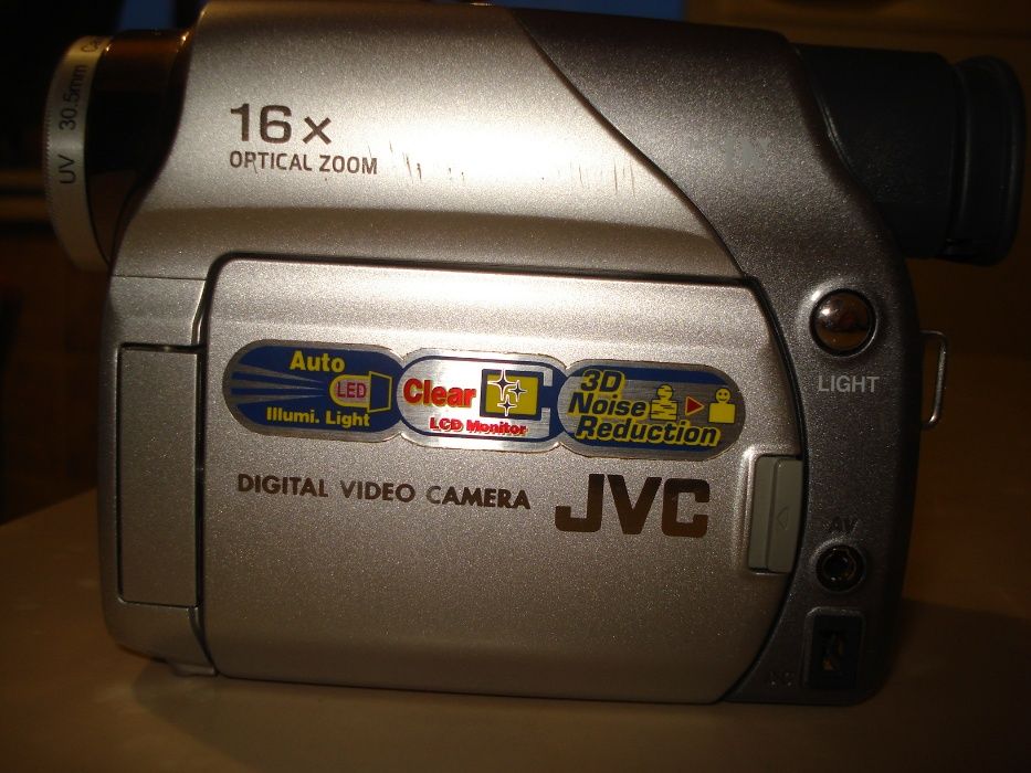 Видеокамера  кассетная  JVC