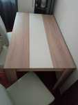 Mesa e quatro cadeiras