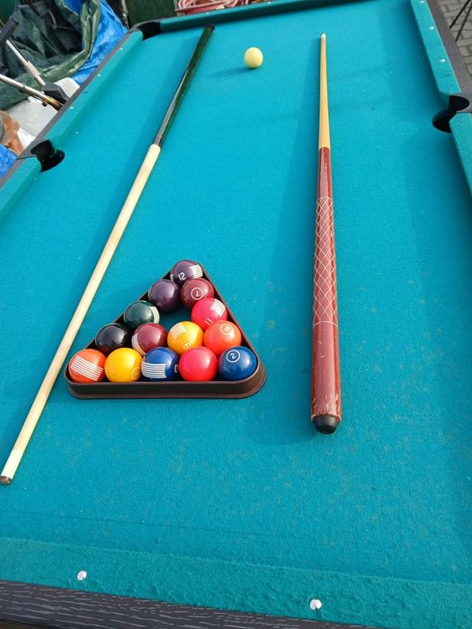 Stół bilardowy plus 2 kije