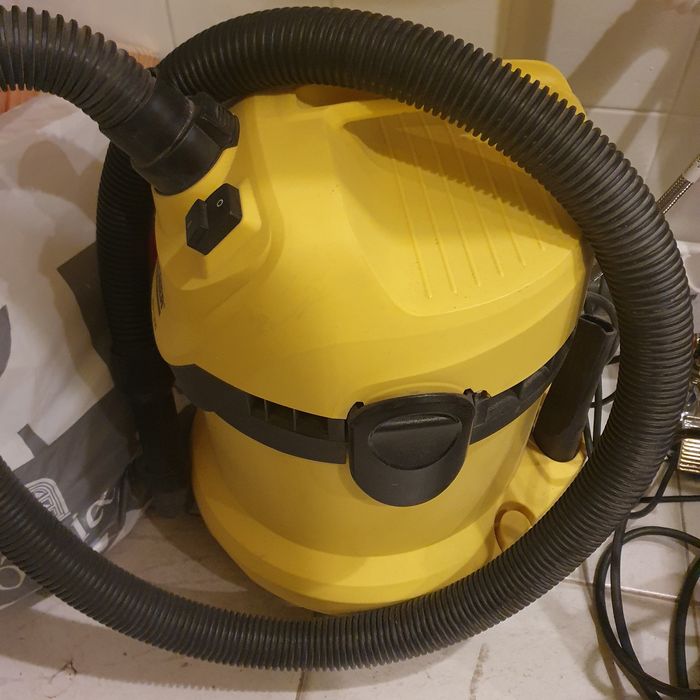 Aspirador Karcher WD 2.200
