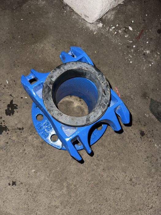 Обладнання для водопровідних мереж: засувки, муфти, фланці