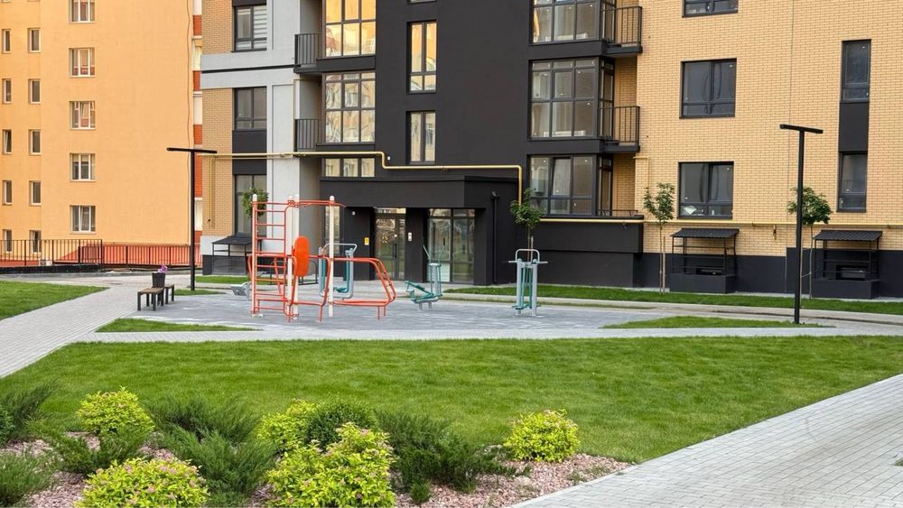 Продаж 2 кіинатної квартири на Озерні