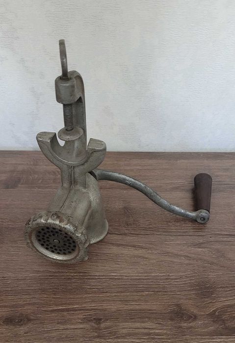 Мясорубка, СССР, чугунная, ручная, механическая.