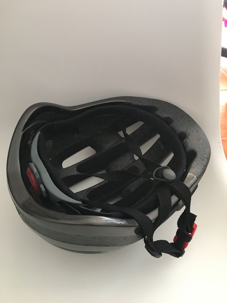 Capacete B’Twin ventilado com luz traseira para adulto