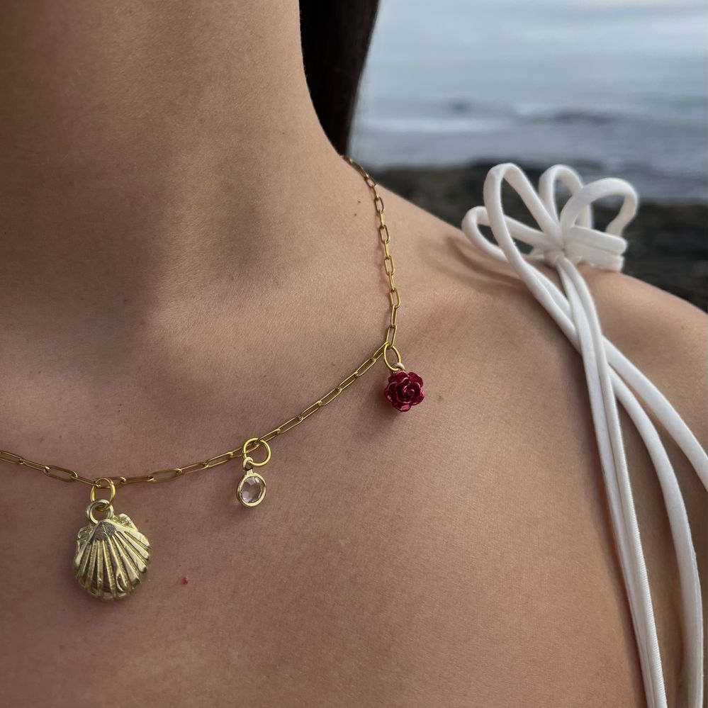 Colar Charm Necklace dourado com pendentes | Concha, olho grego…
