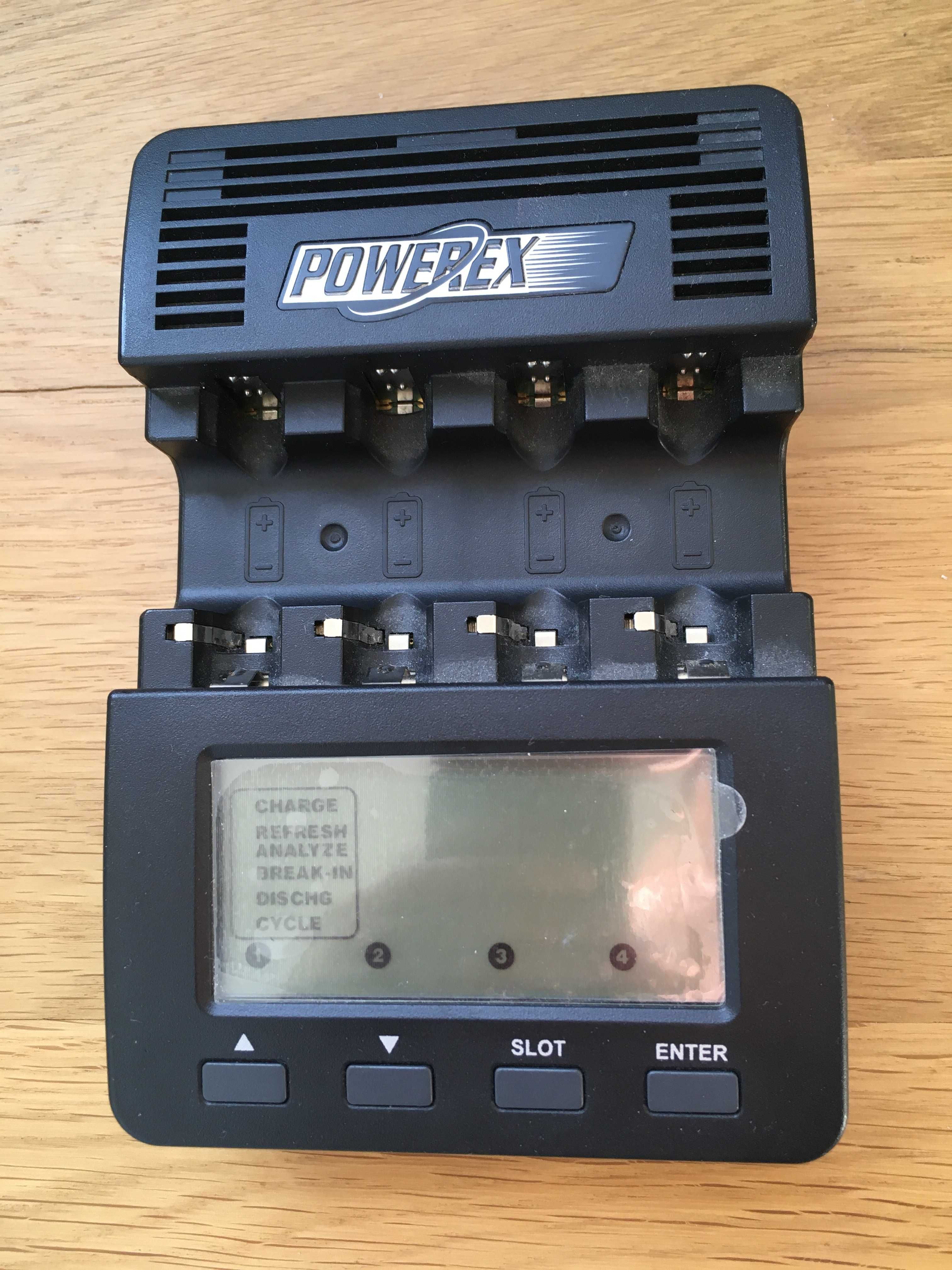 Зарядний пристрій Maha Powerex MH-C9000