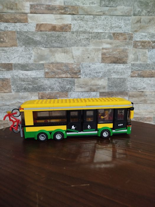 LEGO City 60154 Bus Station
