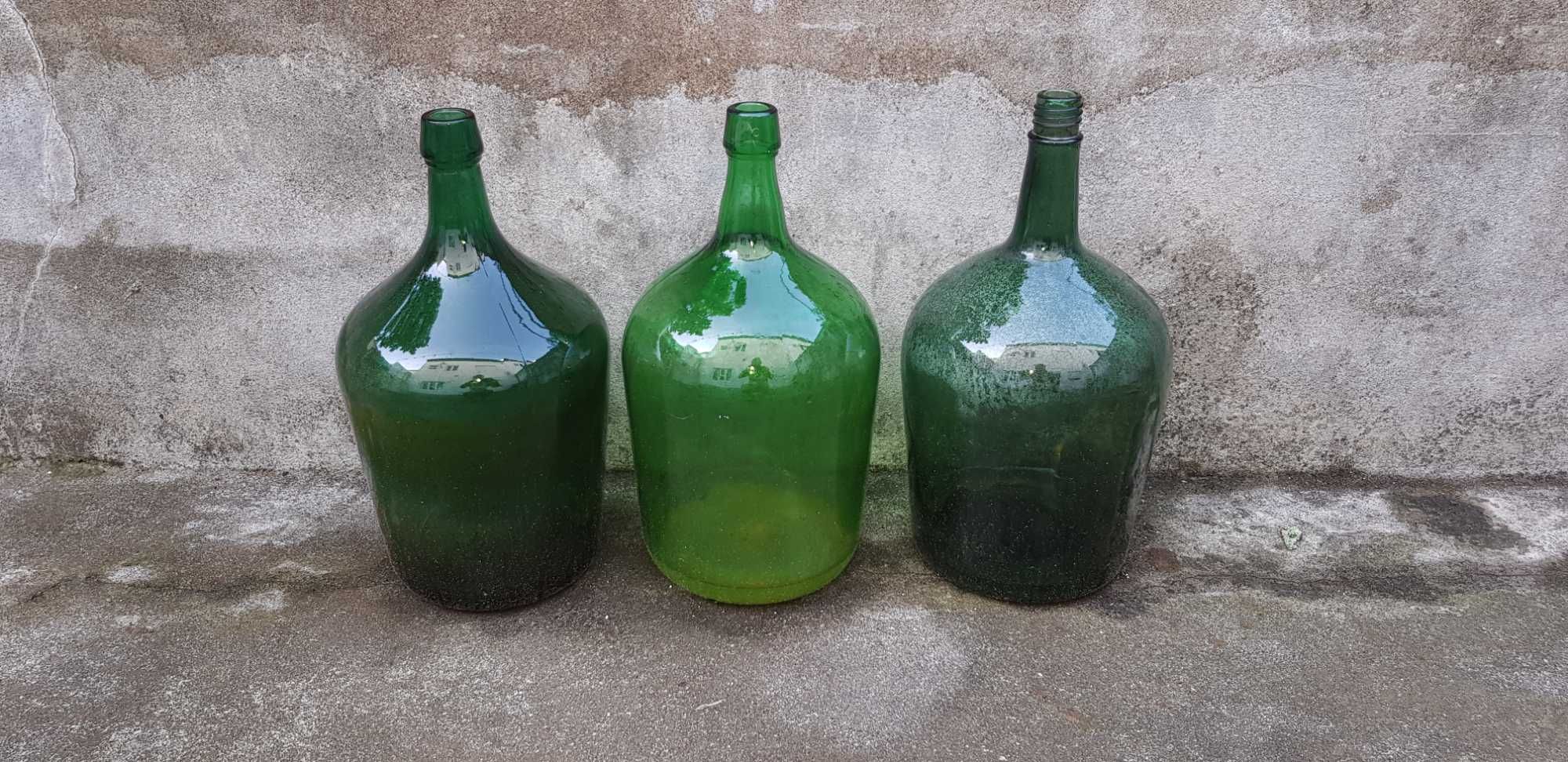 Garrafões de vidro verde