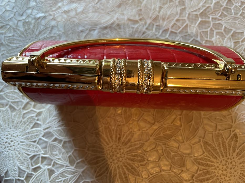 Продаю клатч новый