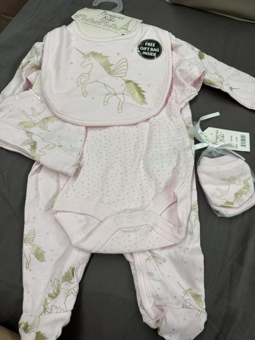 Подарок набор на выписку новорожденной девочке