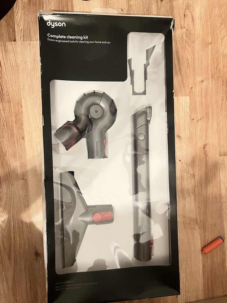 Dyson V10 odkurzacz i dodatkowe akcesoria