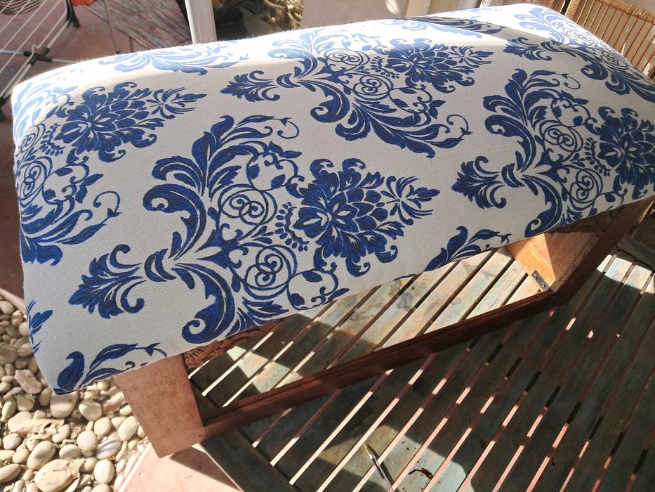 Banqueta repousa pés renovada