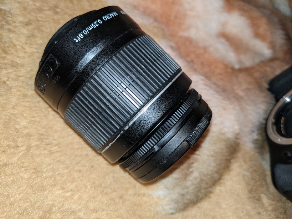 Об’єктив Canon EF-S 18-55mm f/3.5-5.6 IS II